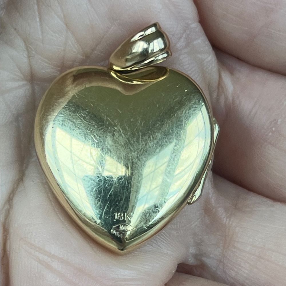 18k Gold Heart Locket Pendant - Picture 4 of 6